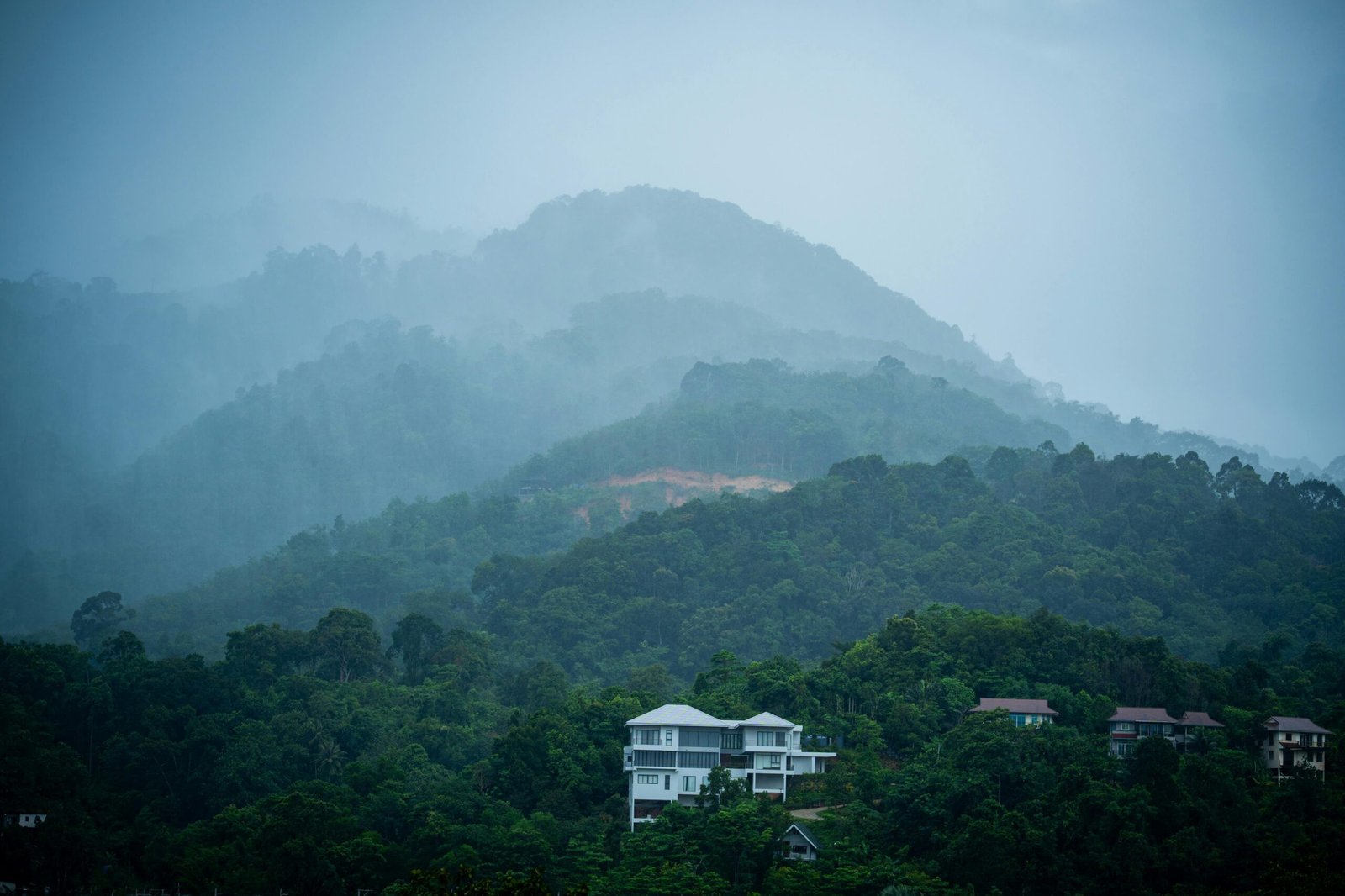 🌧️🍃 เที่ยวหน้าฝนที่กาญจนบุรีดีไหม? จุดไหนน่าไปสุดในฤดูนี้